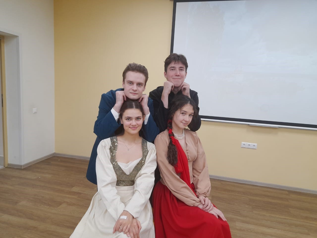 Студенческий театр Института психологии и образования 'Триумф' выходит на финальный уровень подготовки к конкурсу 'Премьера' Студенческий театр Института психологии и образования 'Триумф' выходит на финальный уровень подготовки к конкурсу 'Премьера'