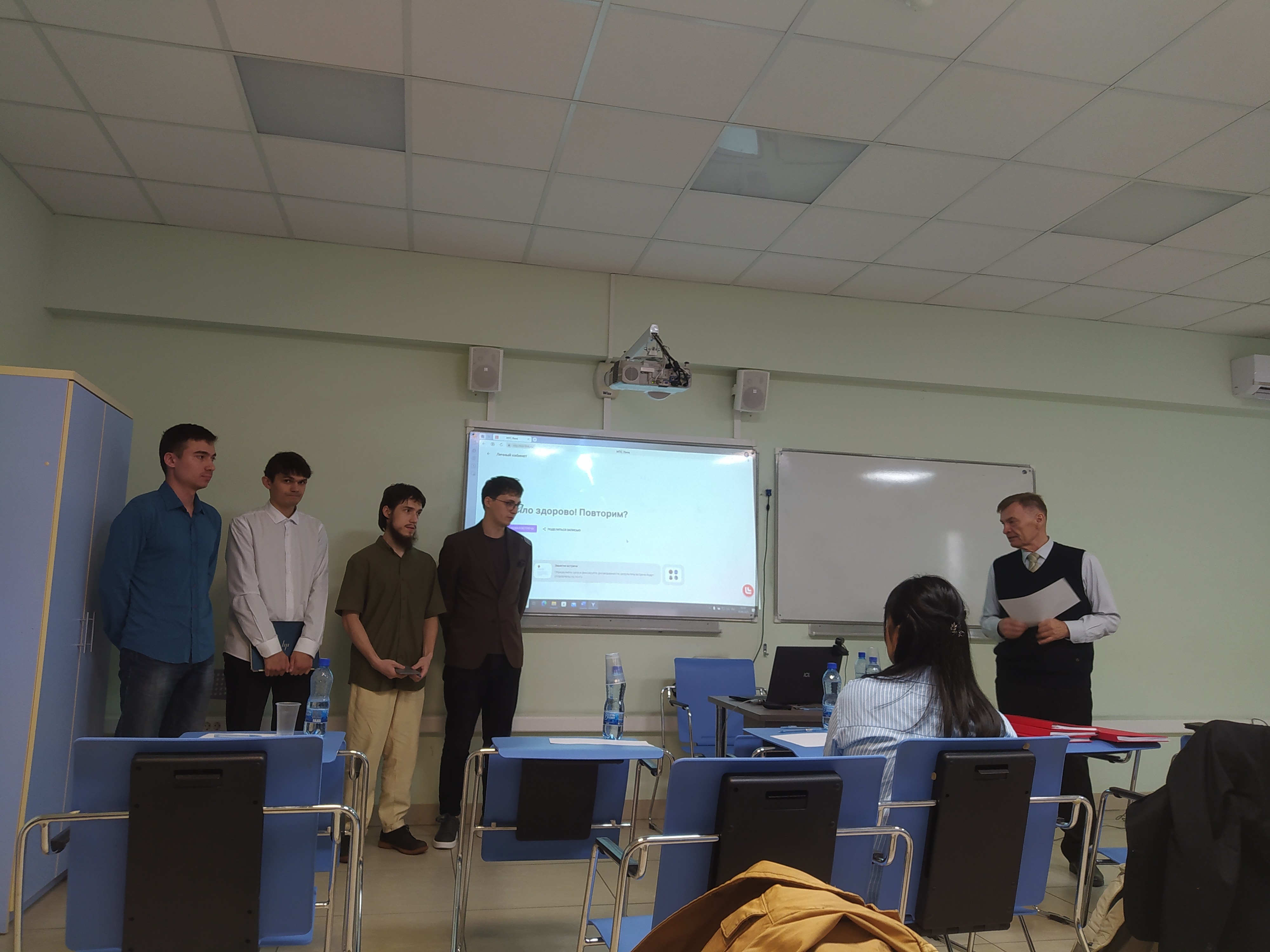 Master's students of the Intelligent Robotics program successfully defended their final theses