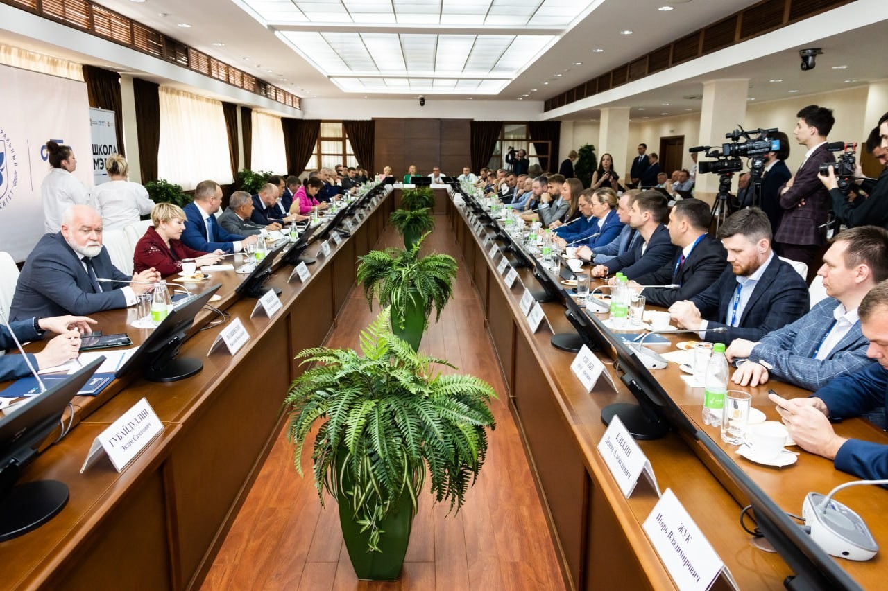 A meeting was held at KFU with the President of Tatarstan and participants of the  ,-