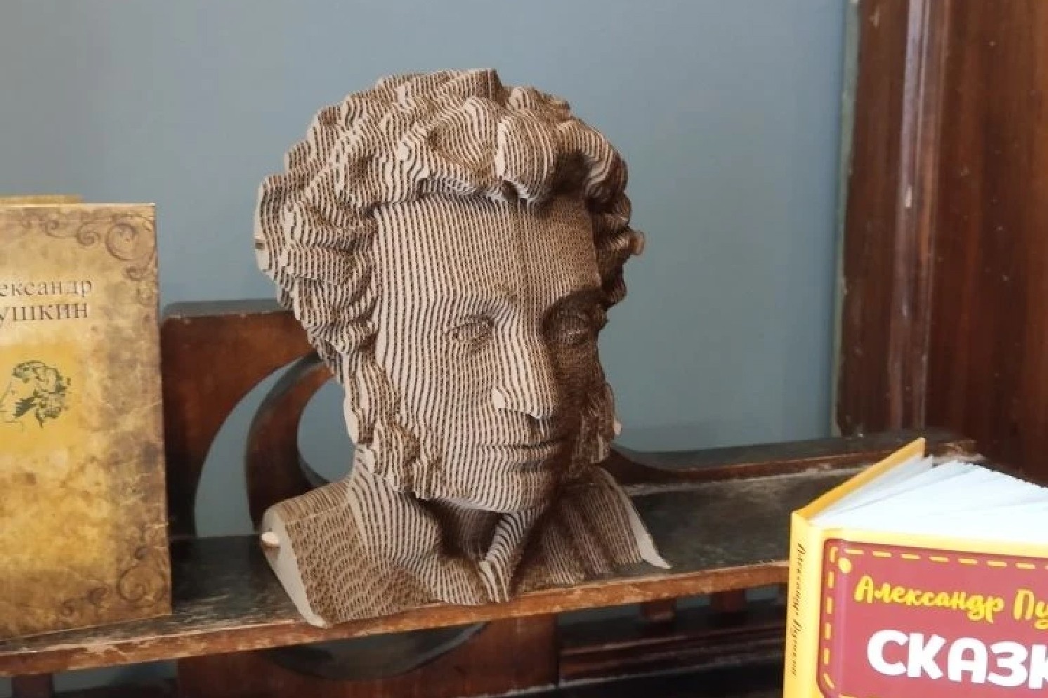 Студенты-филологи Елабужского института КФУ прикоснулись к истории в главной библиотеке Елабуги Студенты-филологи Елабужского института КФУ прикоснулись к истории в главной библиотеке Елабуги