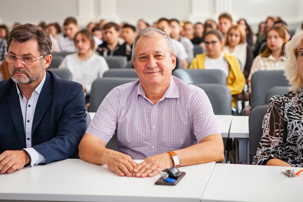 В Елабужском институте КФУ прошла встреча директора Елены Мерзон с первокурсниками отделений В Елабужском институте КФУ прошла встреча директора Елены Мерзон с первокурсниками отделений