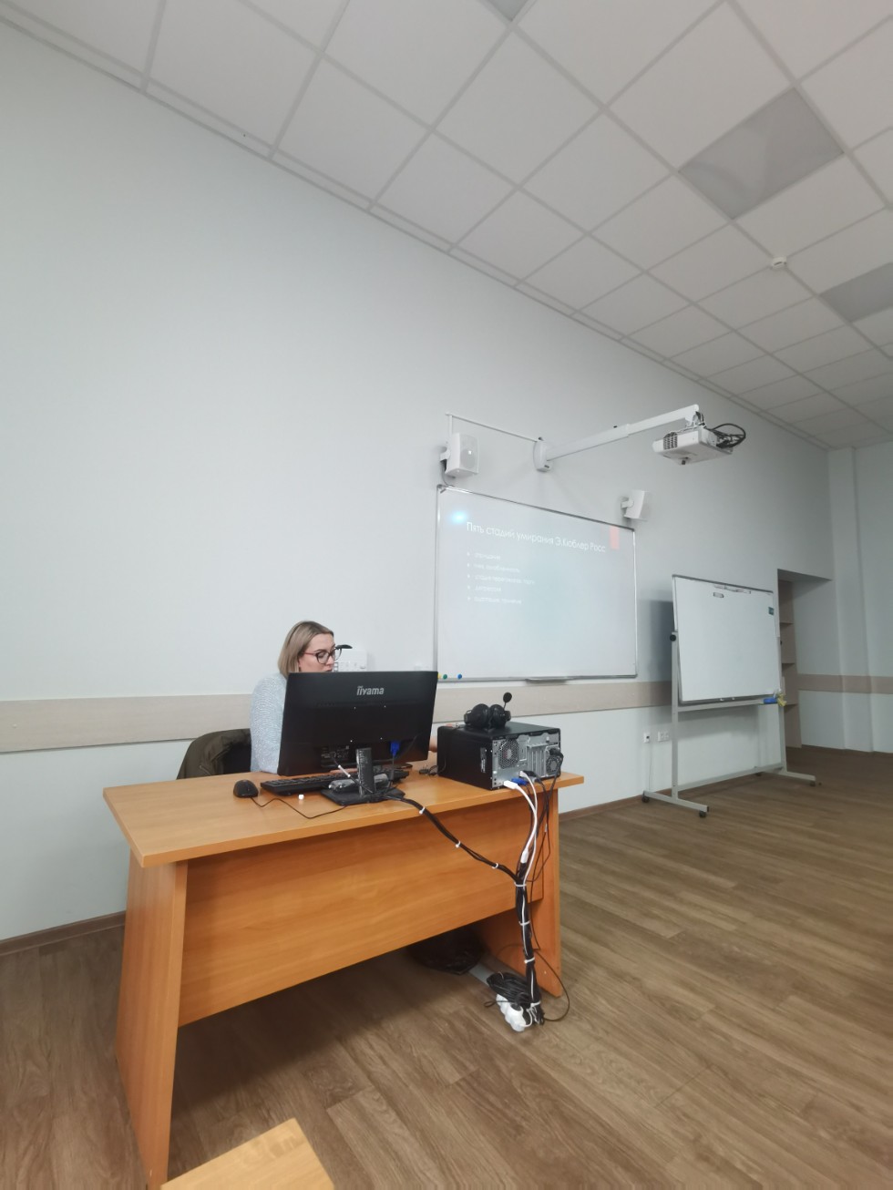 Куратор - дело не громкое, но звучит годами. Куратор - дело не громкое, но звучит годами.