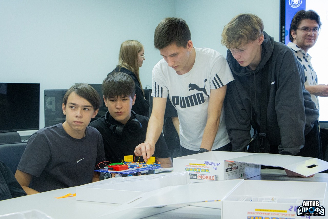 'Школа будущего автомобильного инженера FUTURAUTO' 'Школа будущего автомобильного инженера FUTURAUTO'