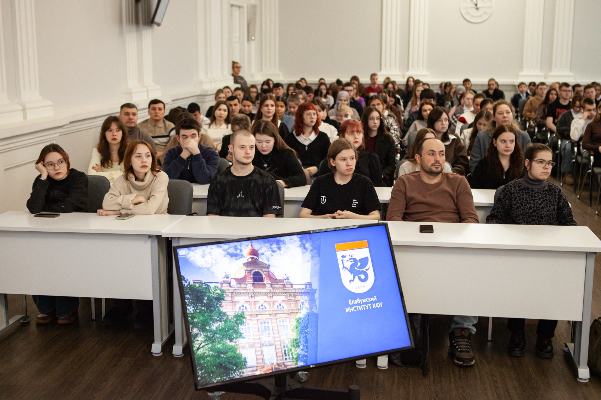 Фестиваль 'Открывая мир науки' объединил студентов и школьников в Елабужском институте КФУ Фестиваль 'Открывая мир науки' объединил студентов и школьников в Елабужском институте КФУ