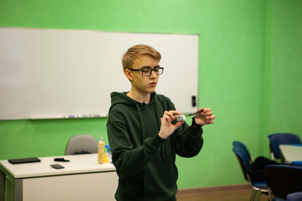 ����������