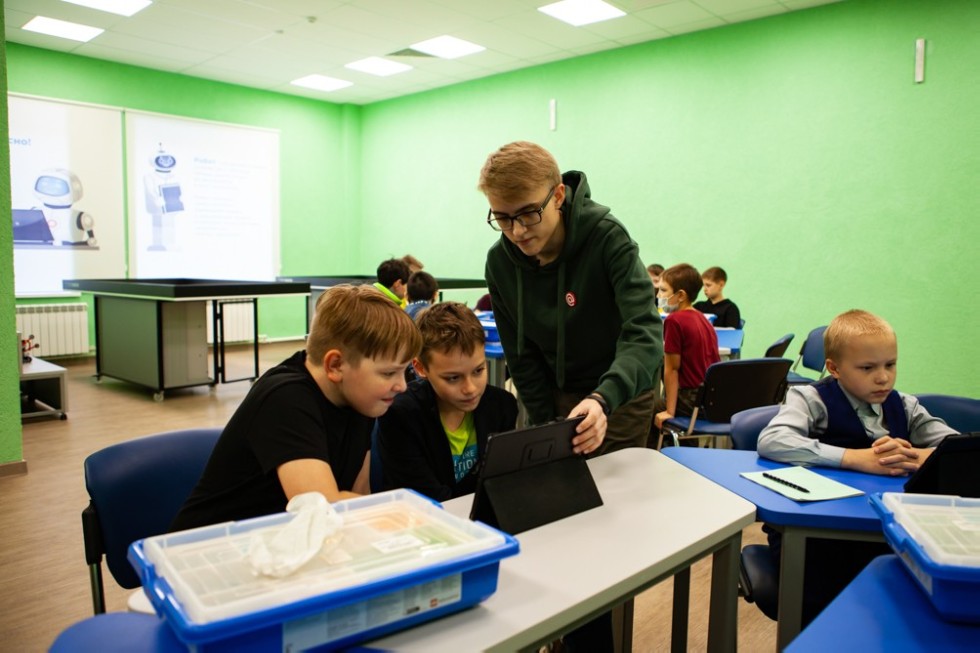 ����������