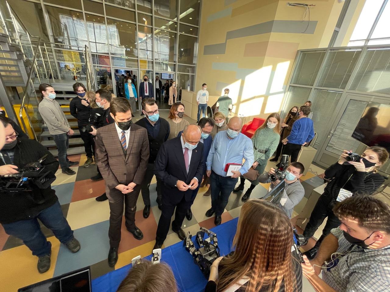 Симулятор мигрени, библиотека движений робота, новая игра для инженеров буровых установок и многое другое. ИТИС представил свои проекты на Дне науки. Симулятор мигрени, библиотека движений робота, новая игра для инженеров буровых установок и многое другое. ИТИС представил свои проекты на Дне науки.