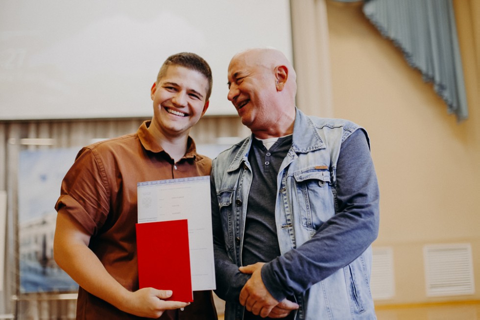 Состоялось торжественное вручение дипломов выпускникам бакалавриата по направлению Состоялось торжественное вручение дипломов выпускникам бакалавриата по направлению