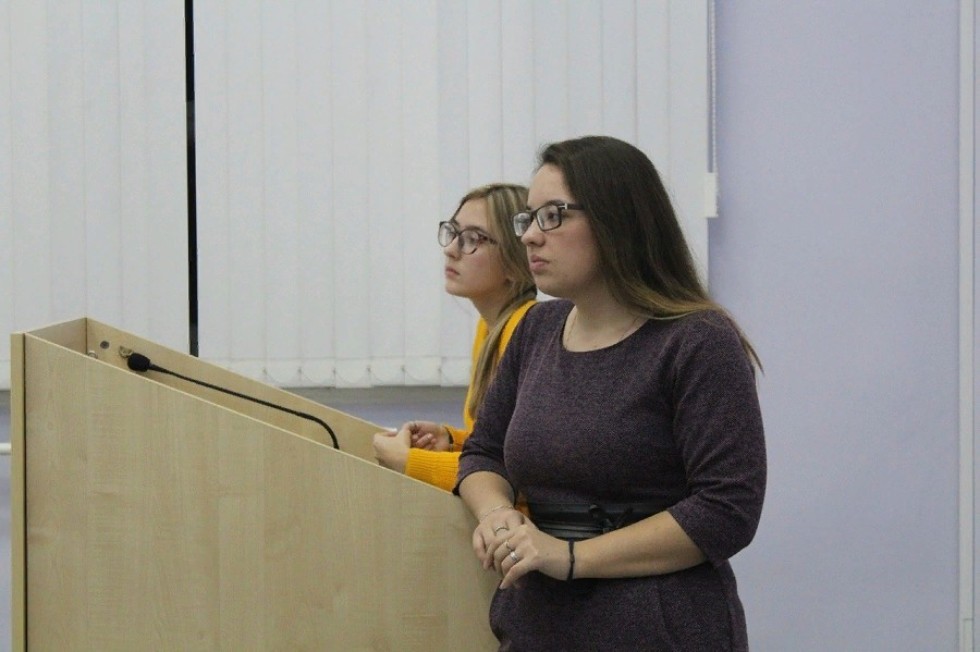 За каждым великим мужчиной стоит великая женщина За каждым великим мужчиной стоит великая женщина