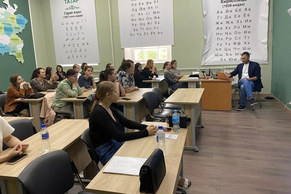 Компьютерная лингвистика: развитие больших языковых моделей и возможности их практического использования для управления компанией Компьютерная лингвистика: развитие больших языковых моделей и возможности их практического использования для управления компанией