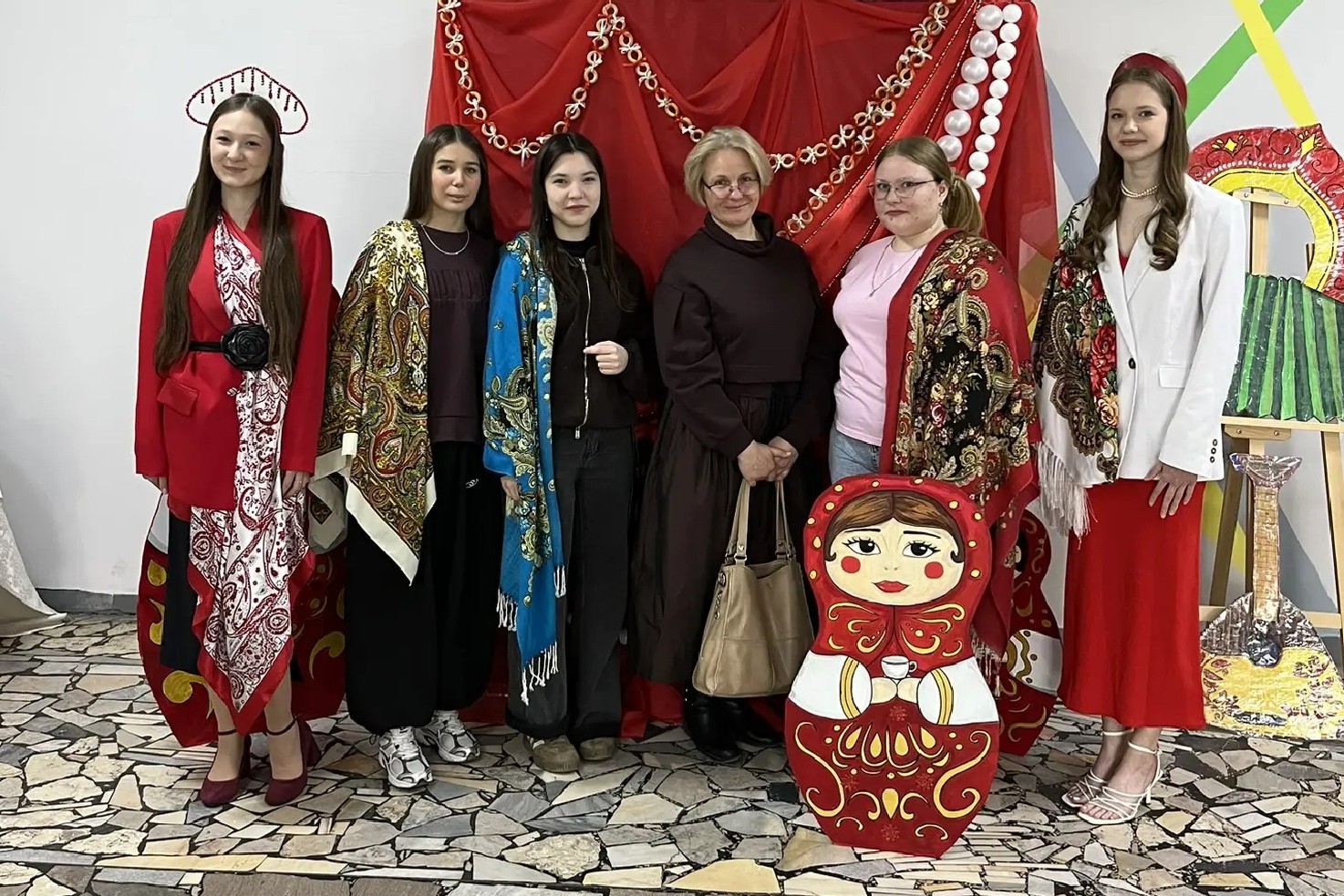 Преподаватели Елабужского института КФУ и студенты-филологи стали членами жюри конференции 'Елабужский Парнас' Преподаватели Елабужского института КФУ и студенты-филологи стали членами жюри конференции 'Елабужский Парнас'