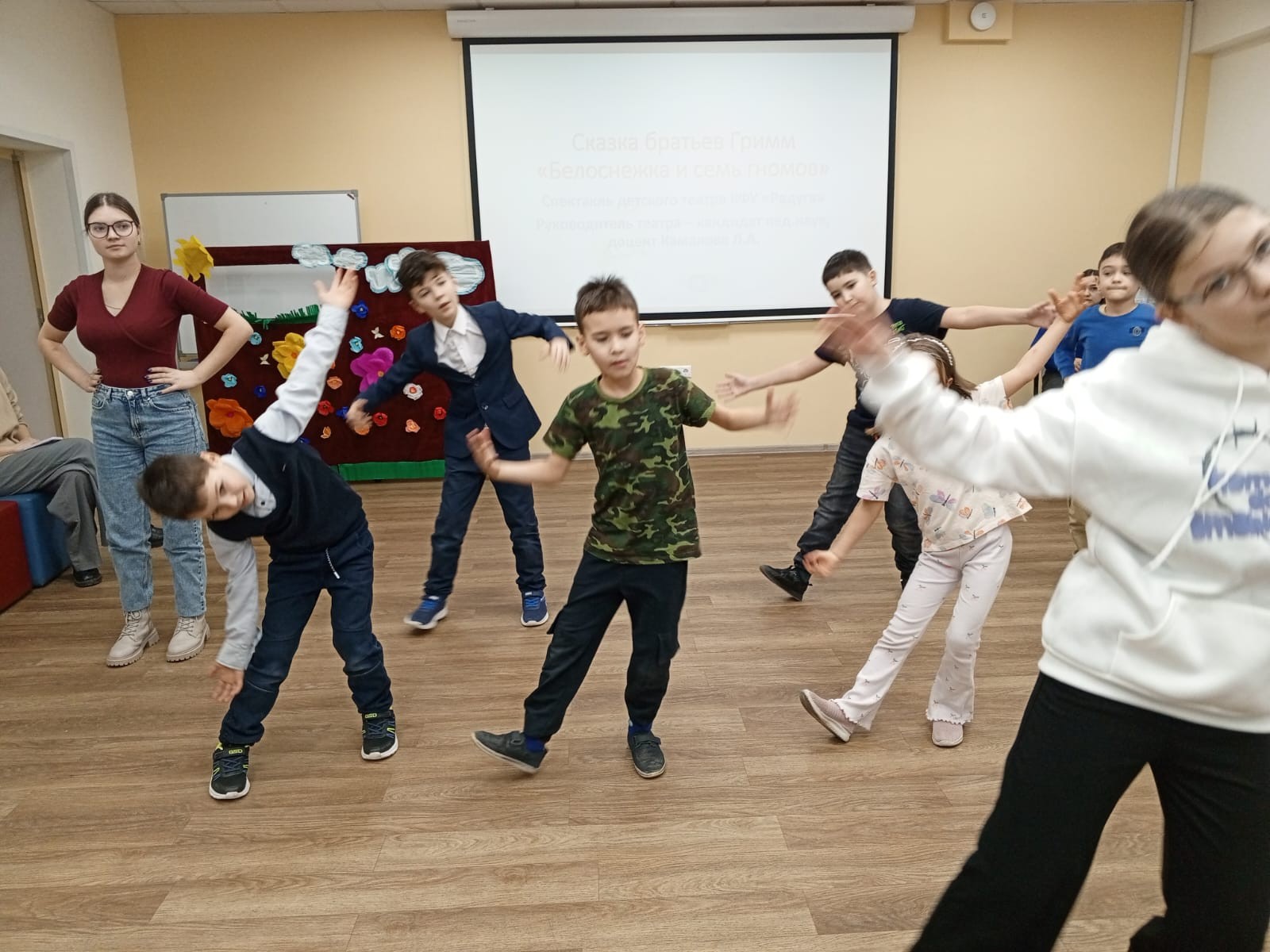 Необычная репетиция спектакля детского театра 'Радуга' Необычная репетиция спектакля детского театра 'Радуга'