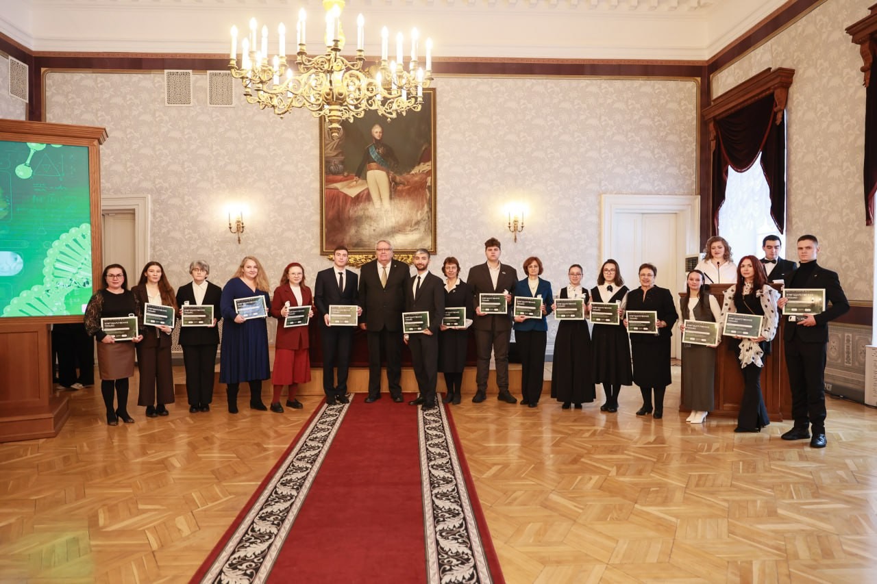 Сотрудники ЛИРС получили благодарственные письма от Казанского федерального университета Сотрудники ЛИРС получили благодарственные письма от Казанского федерального университета