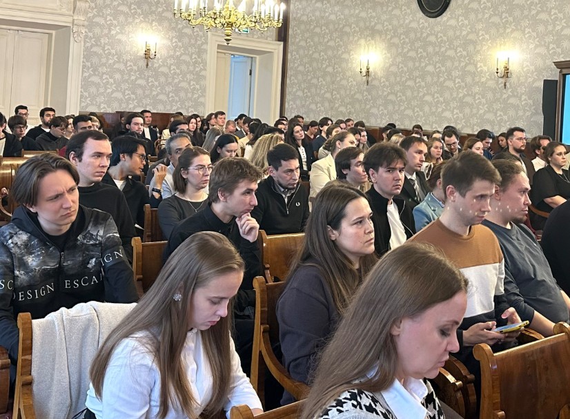 Аспирантам Казанского федерального вручили удостоверения Аспирантам Казанского федерального вручили удостоверения