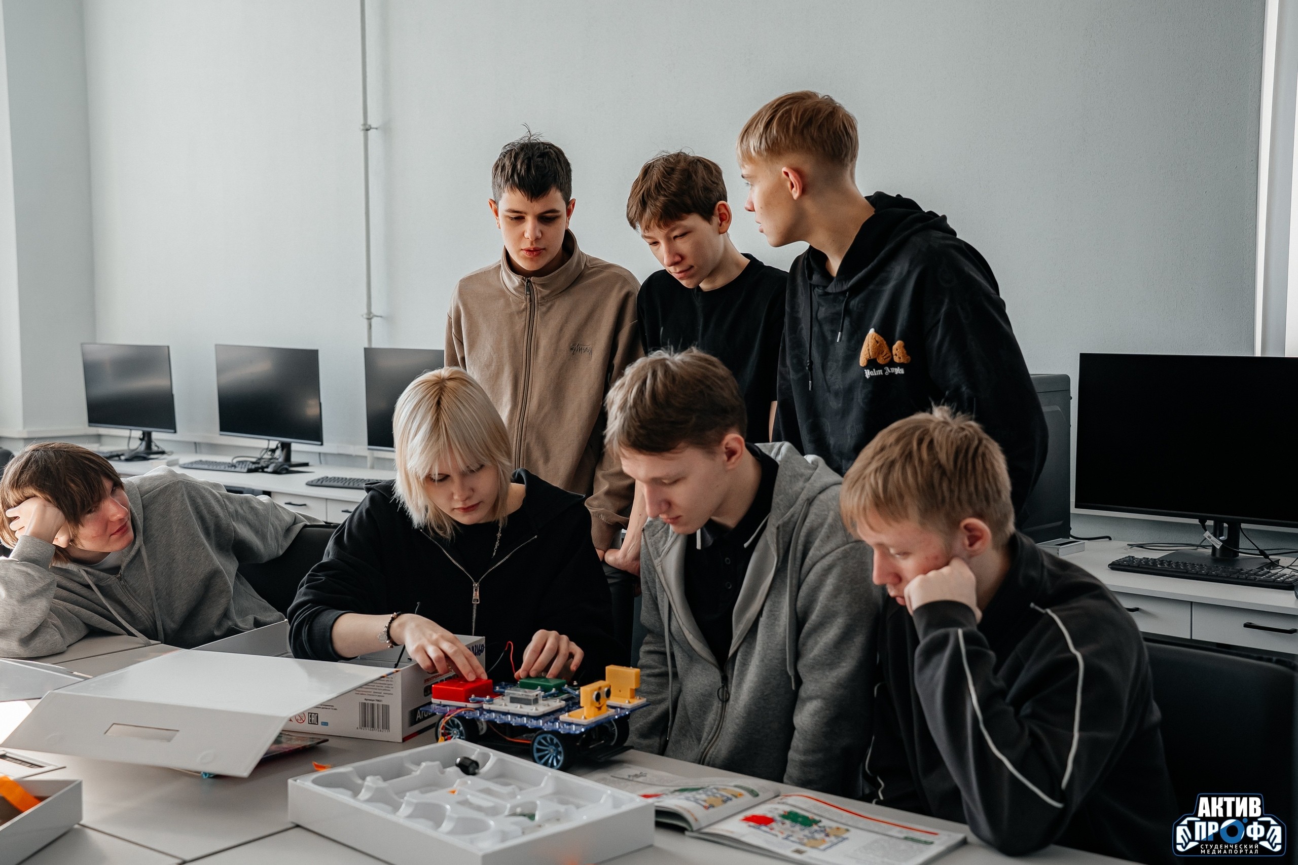 'Школа будущего автомобильного инженера FUTURAUTO' 'Школа будущего автомобильного инженера FUTURAUTO'