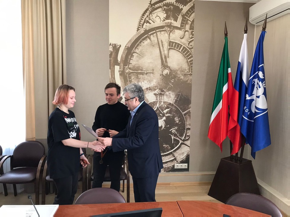 ���������� �������� ����� 1 ����� � ���������-�������������� ���� 