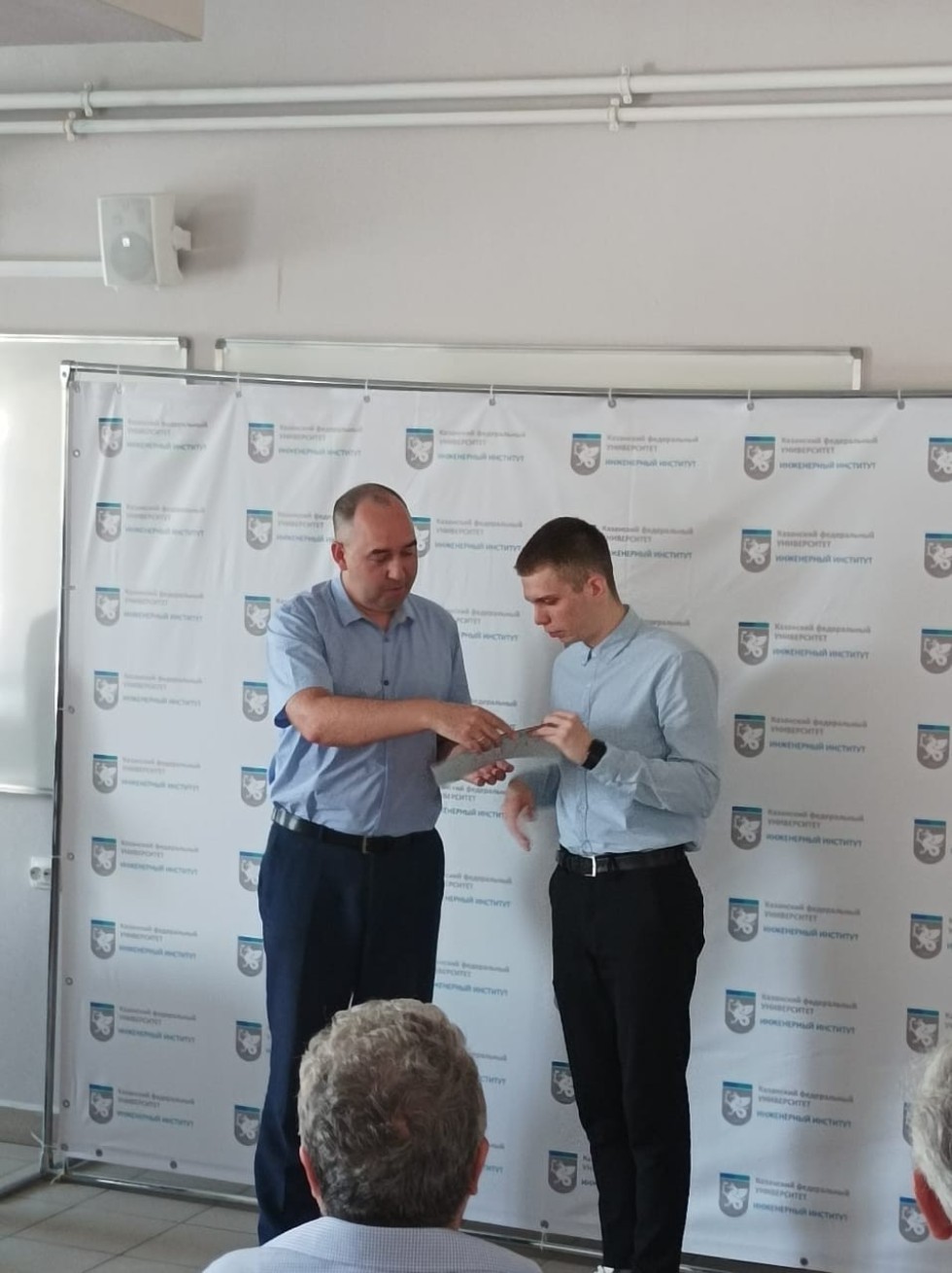 Торжественное вручение дипломов выпускникам Инженерного института Торжественное вручение дипломов выпускникам Инженерного института