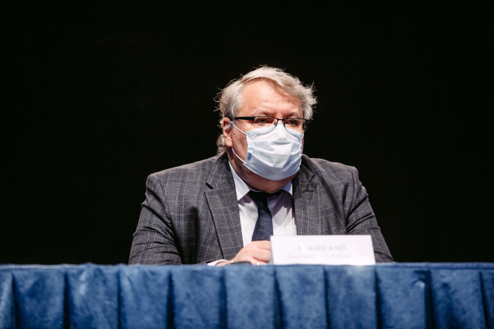 Leadership change at the Institute of Physics sees Vice-Rector Dmitry Tayursky assuming Director's chair Leadership change at the Institute of Physics sees Vice-Rector Dmitry Tayursky assuming Director's chair