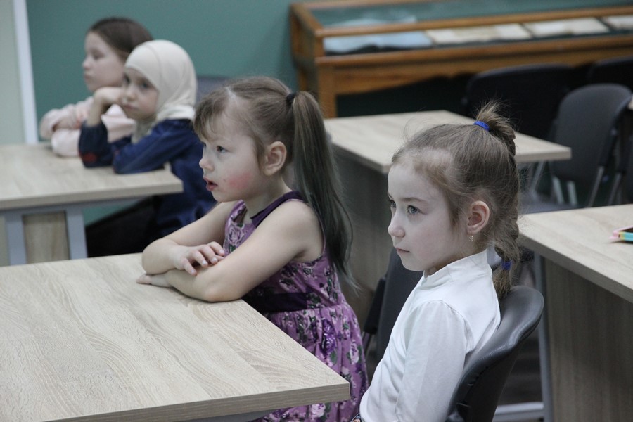 Маленькие 'почемучки' и их родители посетили очередные занятия в Детском университете