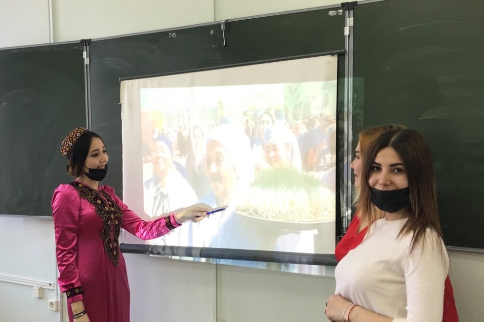 Студенты 9219 группы Елабужского института КФУ встретили праздник  'Навруз'