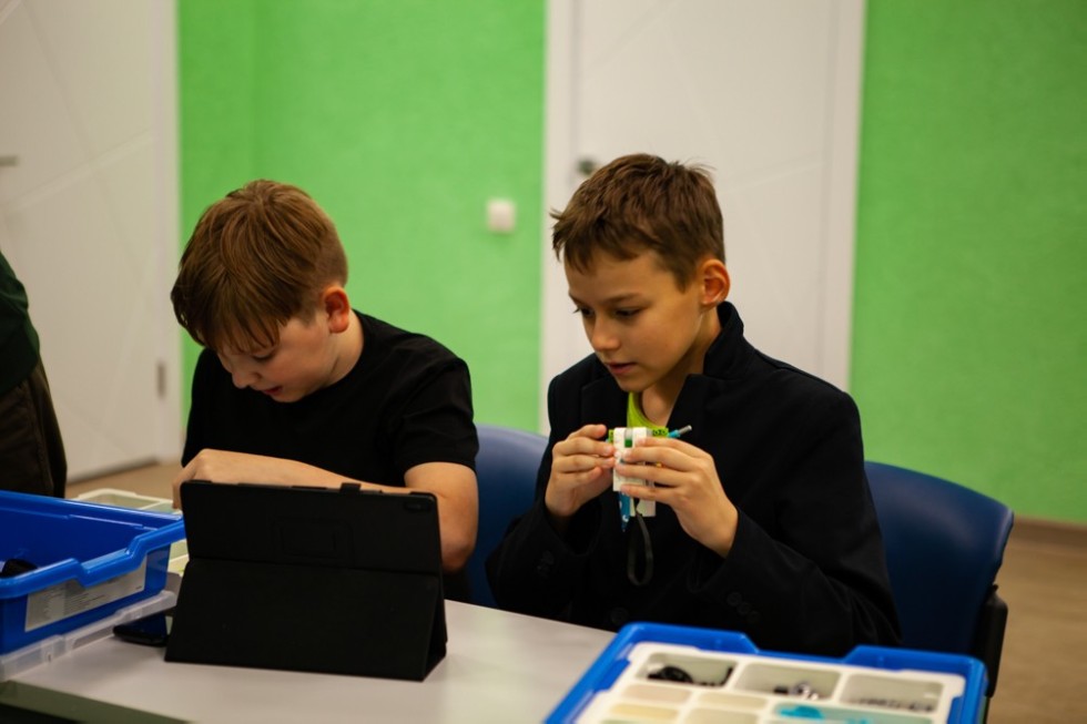 ����������