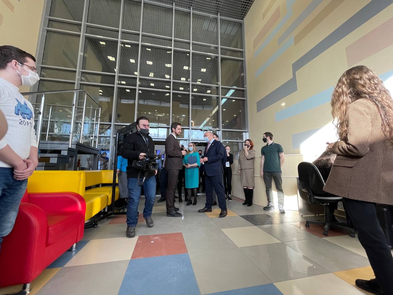 Симулятор мигрени, библиотека движений робота, новая игра для инженеров буровых установок и многое другое. ИТИС представил свои проекты на Дне науки. Симулятор мигрени, библиотека движений робота, новая игра для инженеров буровых установок и многое другое. ИТИС представил свои проекты на Дне науки.