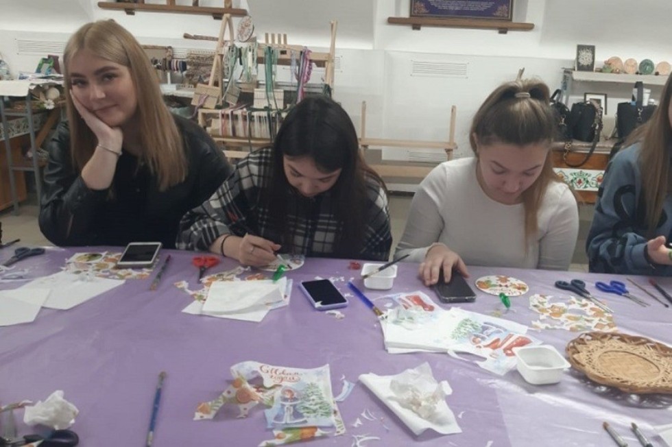 Нетрадиционный вид декоративно-прикладного творчества Декупаж Нетрадиционный вид декоративно-прикладного творчества Декупаж