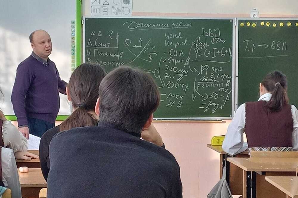 Кафедра экономики и менеджмента провела научную викторину для школьников Кафедра экономики и менеджмента провела научную викторину для школьников