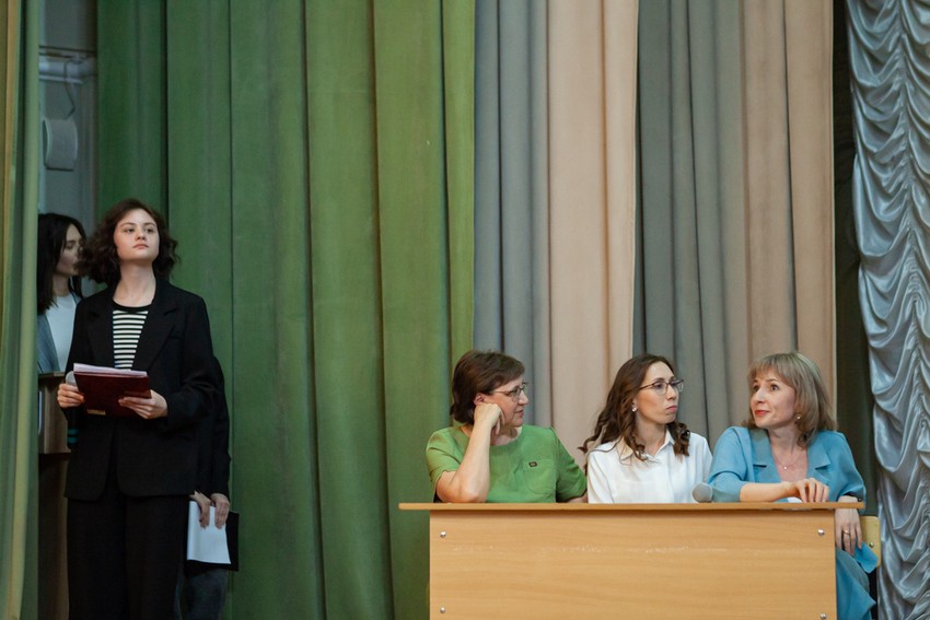 'Последний звонок' прозвенел на отделении иностранных языков 'Последний звонок' прозвенел на отделении иностранных языков