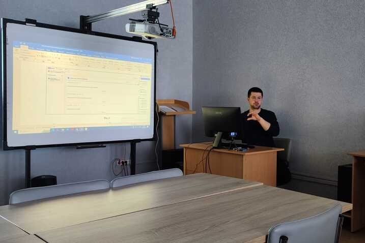 Завершились курсы повышения квалификации для учителей математики и информатики в Елабужском институте КФУ Завершились курсы повышения квалификации для учителей математики и информатики в Елабужском институте КФУ