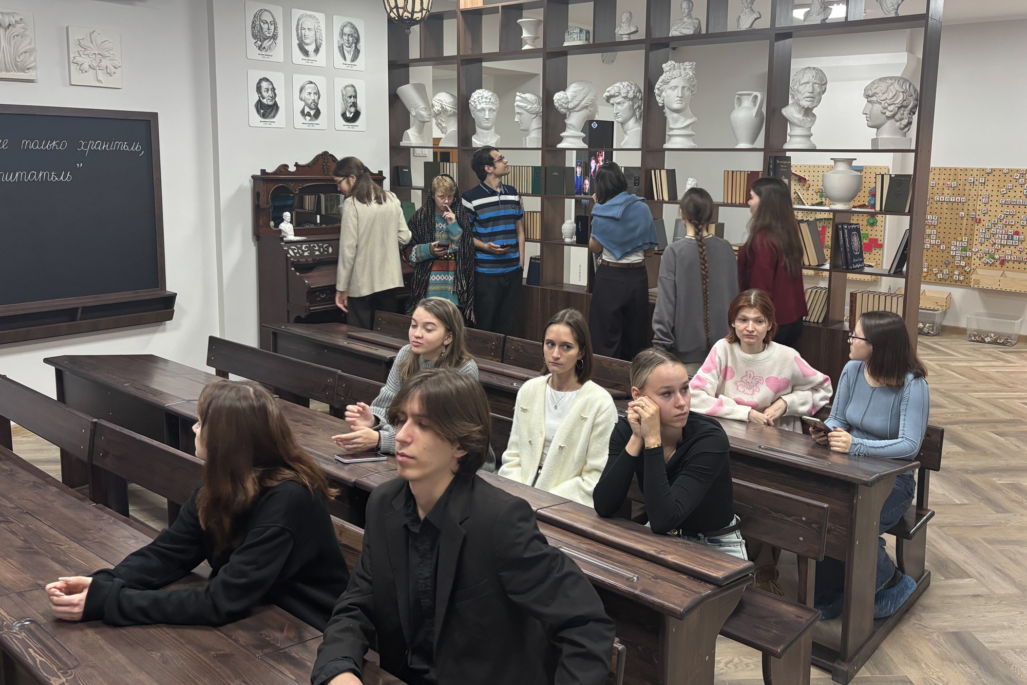 Студенты посетили детский музейный центр 'Эврика' Студенты посетили детский музейный центр 'Эврика'