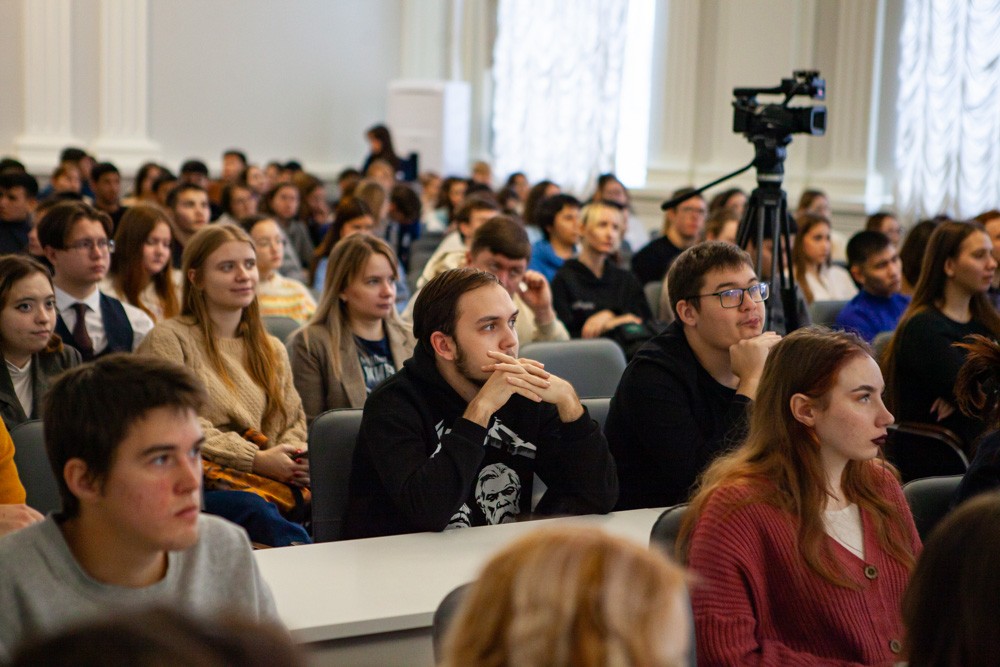 В Елабужском институте КФУ проходит просветительская акция 'Достижения России' В Елабужском институте КФУ проходит просветительская акция 'Достижения России'