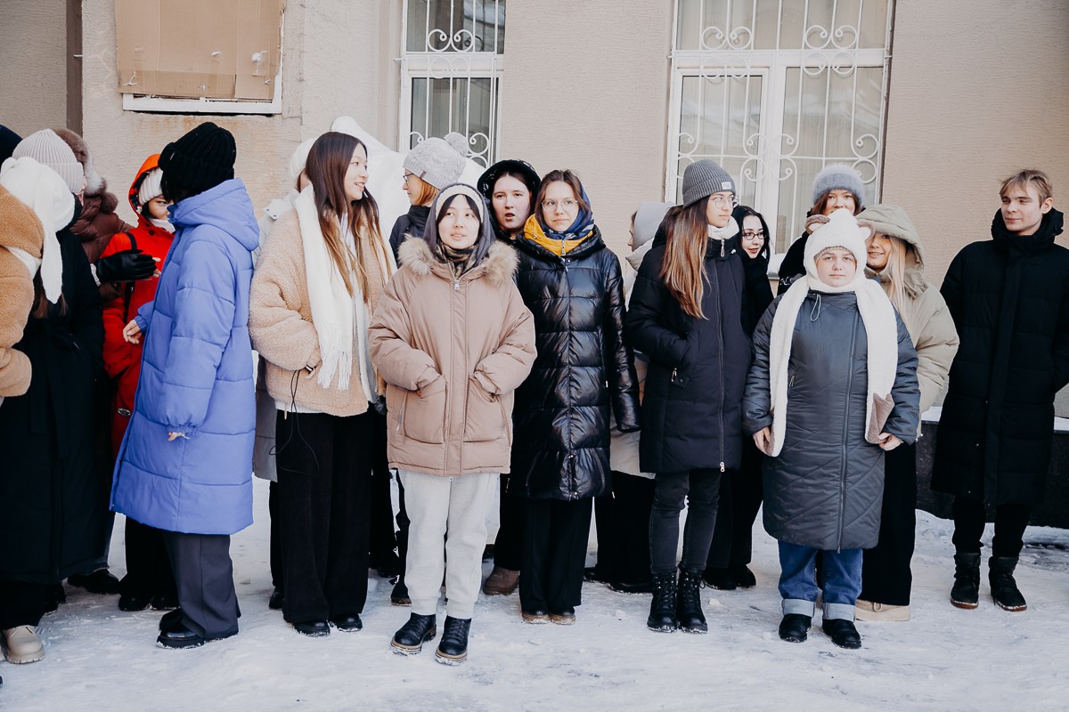 КФУ передал подарки для бойцов участникам гуманитарного автопробега 'Владивосток ? Луганск' КФУ передал подарки для бойцов участникам гуманитарного автопробега 'Владивосток ? Луганск'