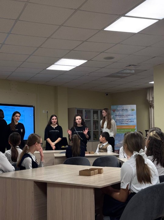 Урок финансовой грамотности провели студенты 2 курса ОРМ в Лицее №35 г. Казань Урок финансовой грамотности провели студенты 2 курса ОРМ в Лицее №35 г. Казань