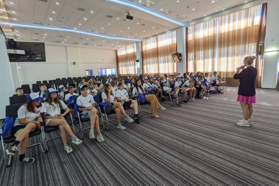 Университетская смена 'Вместе ? целая страна' отправилась в Набережные Челны Университетская смена 'Вместе ? целая страна' отправилась в Набережные Челны