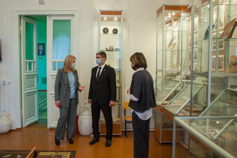 В Елабужский институт КФУ прибыл Генеральный консул Туркменистана в Казани В Елабужский институт КФУ прибыл Генеральный консул Туркменистана в Казани