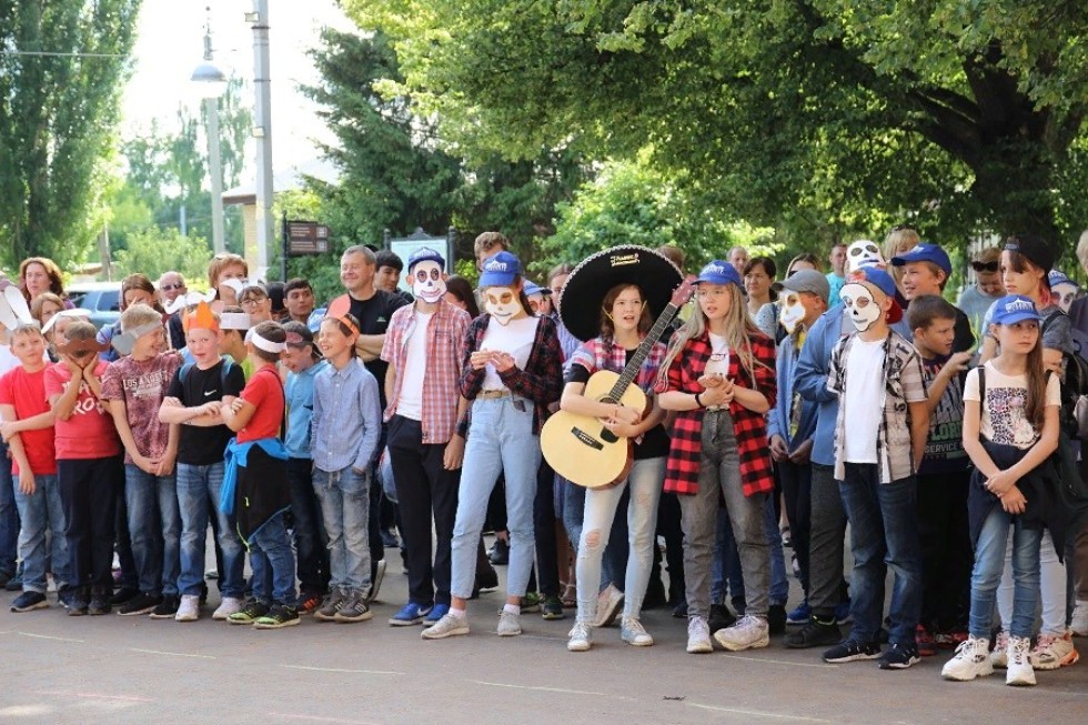 Все мы родом из детства Все мы родом из детства