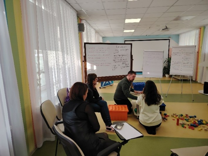 Родительский практикум:Ключевые темы поддержки игры у детей с аутизмом Родительский практикум:Ключевые темы поддержки игры у детей с аутизмом