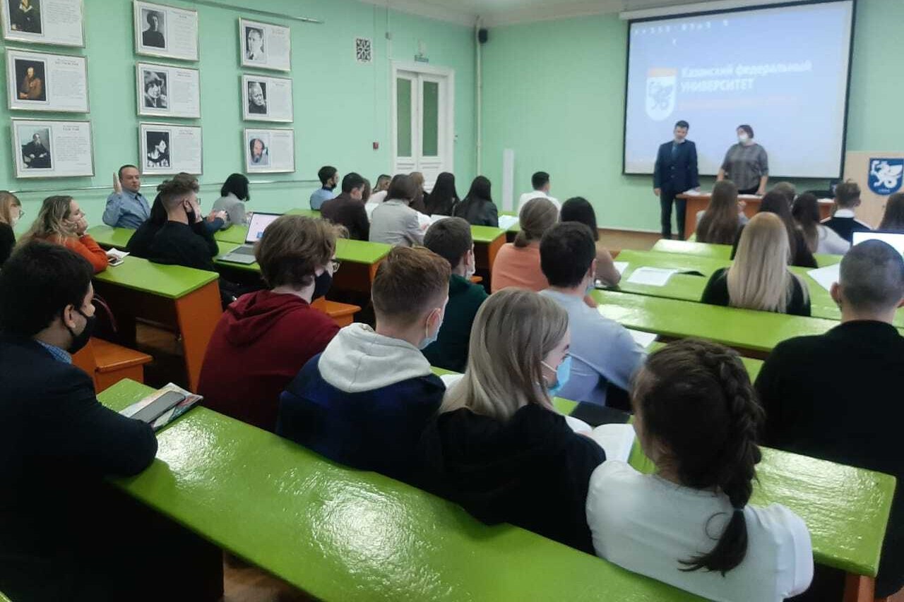 Студенты и преподаватели представили свой взгляд на решение актуальных экономических проблем Студенты и преподаватели представили свой взгляд на решение актуальных экономических проблем