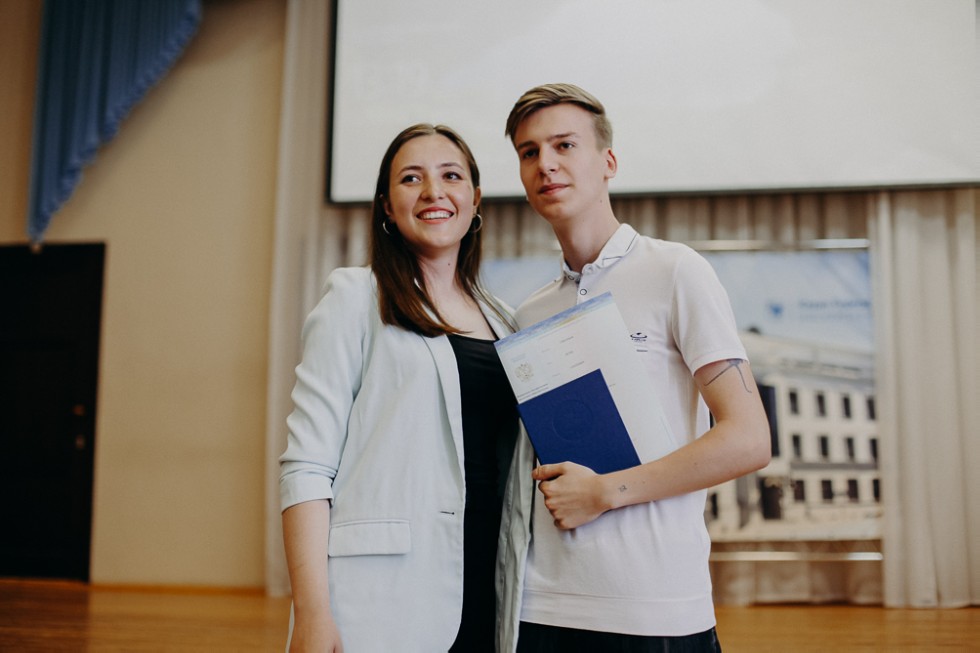 Состоялось торжественное вручение дипломов выпускникам бакалавриата по направлению Состоялось торжественное вручение дипломов выпускникам бакалавриата по направлению