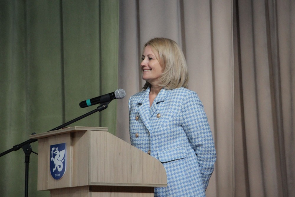 Директор Елабужского института Елена Мерзон встретилась с первокурсниками Директор Елабужского института Елена Мерзон встретилась с первокурсниками