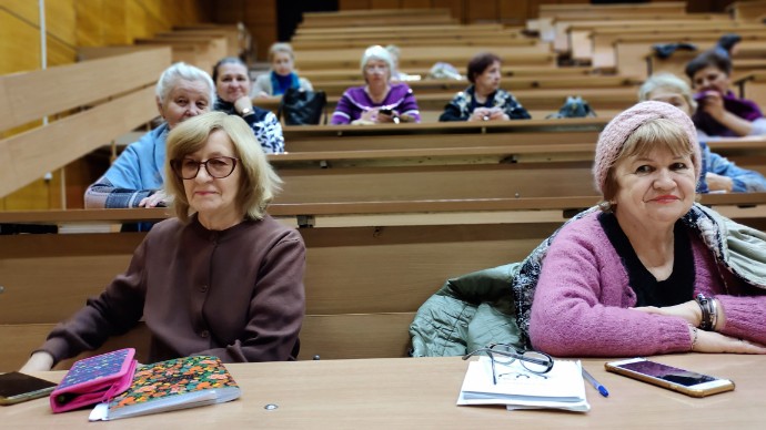 Студенты серебряного возраста изучают восточную генеалогию Студенты серебряного возраста изучают восточную генеалогию