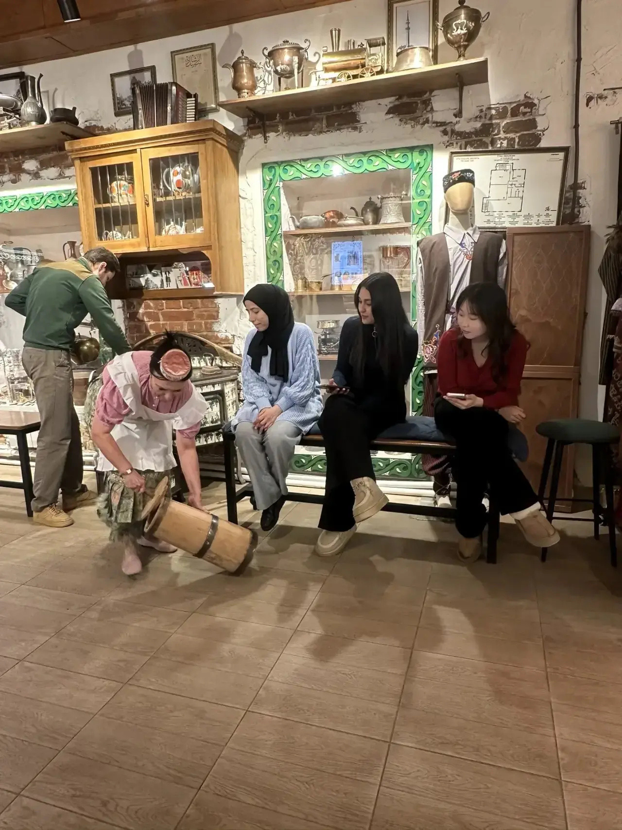 Мультикультурный калейдоскоп на празднике встречи весны в группе 17.1-512 ИПО КФУ Мультикультурный калейдоскоп на празднике встречи весны в группе 17.1-512 ИПО КФУ