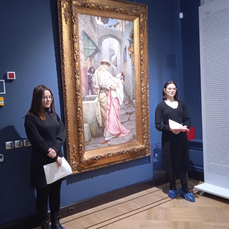 Филологи-первокурсники провели экскурсии на английском и испанском языках в Государственном музее изобразительных искусств РТ ,Музейная практика