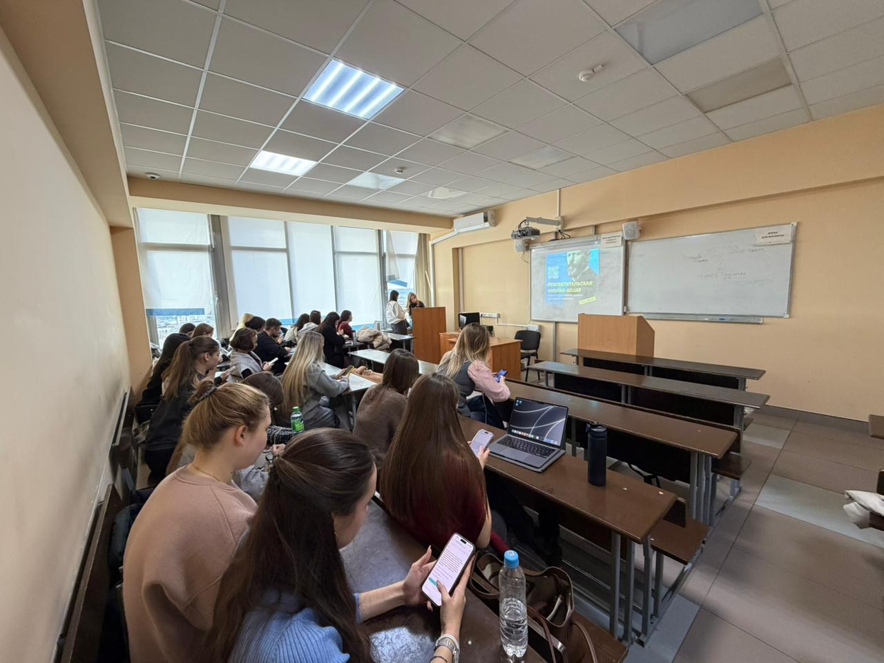 Студенты ИСФНиМК приняли участие в Социологическом диктанте Студенты ИСФНиМК приняли участие в Социологическом диктанте