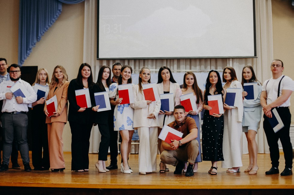 Состоялось торжественное вручение дипломов выпускникам бакалавриата по направлению Состоялось торжественное вручение дипломов выпускникам бакалавриата по направлению