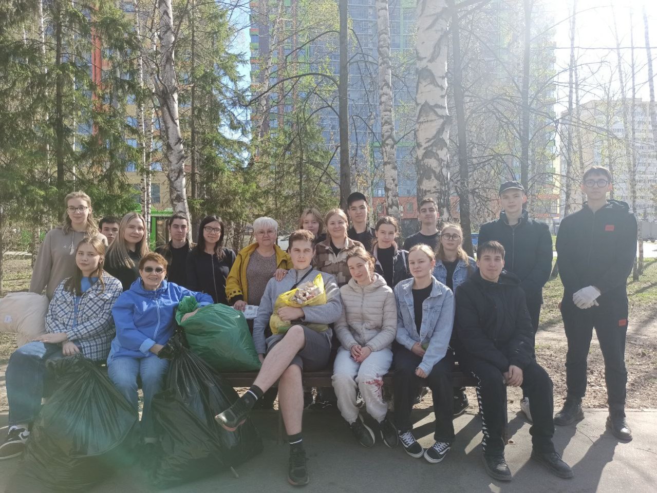 Субботник ? это добрая традиция, объединяющая студентов Казанского (Приволжского) федерального университета. Субботник ? это добрая традиция, объединяющая студентов Казанского (Приволжского) федерального университета.