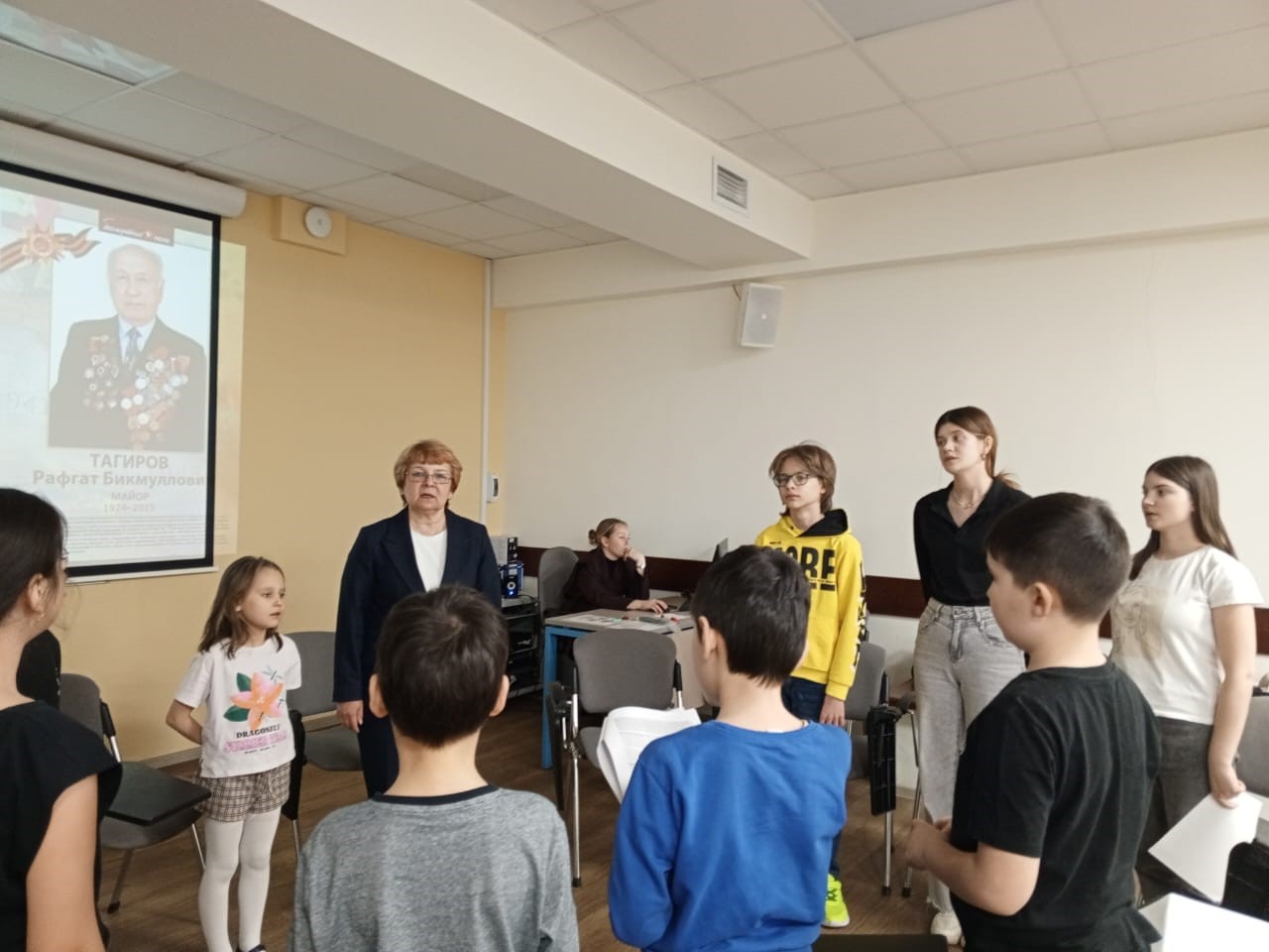 Репетиция спектакля о Великой Отечественной войне детского театра КФУ 'Радуга' Репетиция спектакля о Великой Отечественной войне детского театра КФУ 'Радуга'