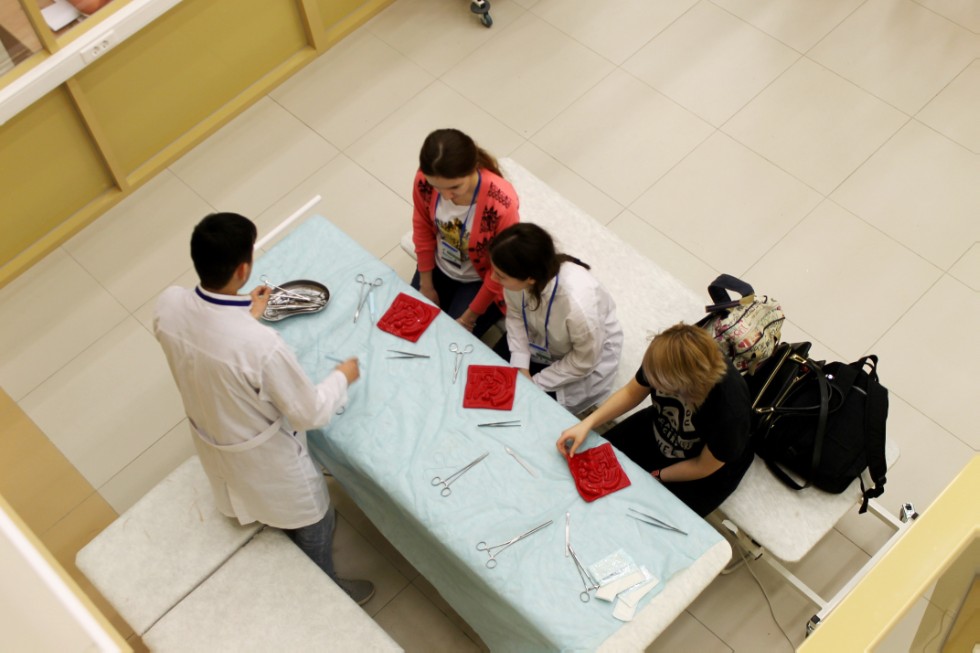 В КФУ провели медицинские квесты для лучших абитуриентов региона В КФУ провели медицинские квесты для лучших абитуриентов региона