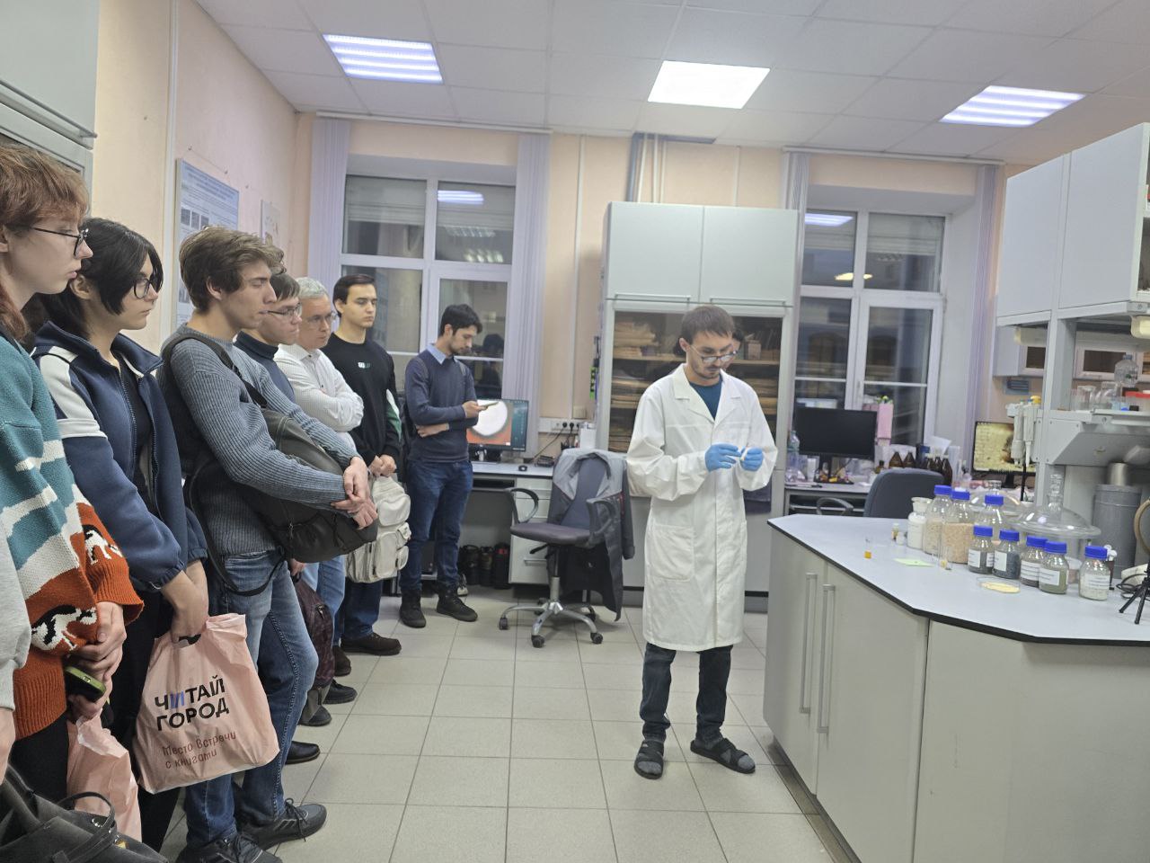 Фестиваль 'Открывая мир науки' в Химическом институте им. А.М. Бутлерова КФУ Фестиваль 'Открывая мир науки' в Химическом институте им. А.М. Бутлерова КФУ